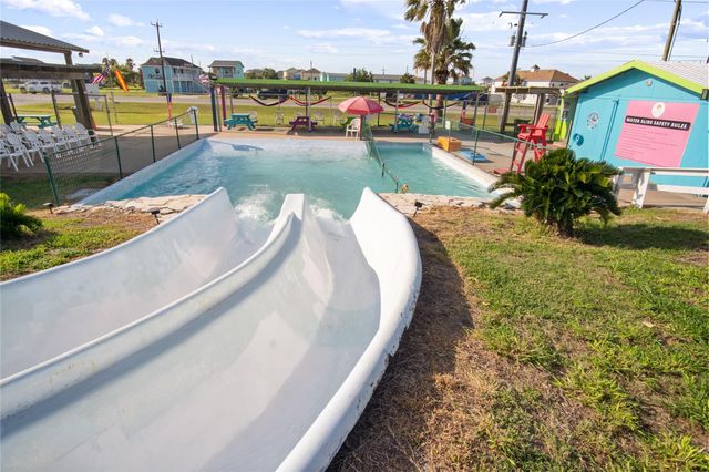 2061 Highway 87, Crystal Beach, TX 77650