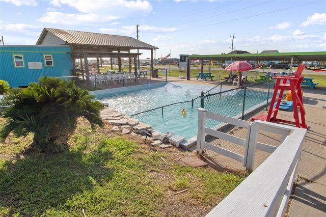 2061 Highway 87, Crystal Beach, TX 77650