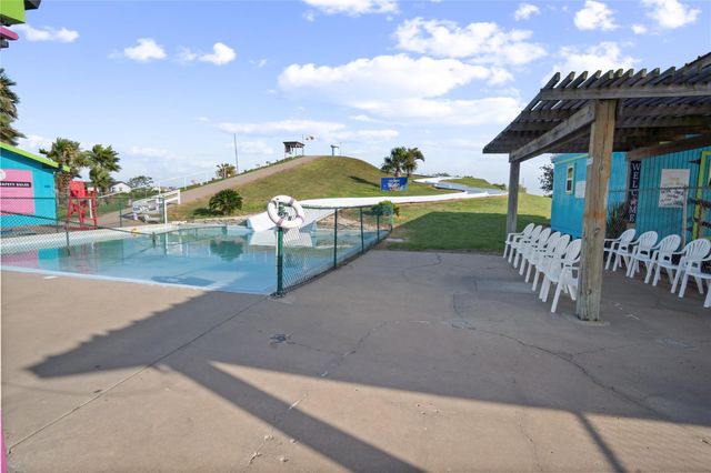 2061 Highway 87, Crystal Beach, TX 77650