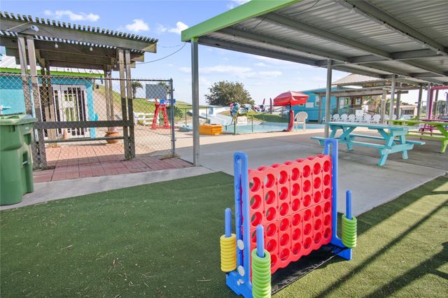 2061 Highway 87, Crystal Beach, TX 77650
