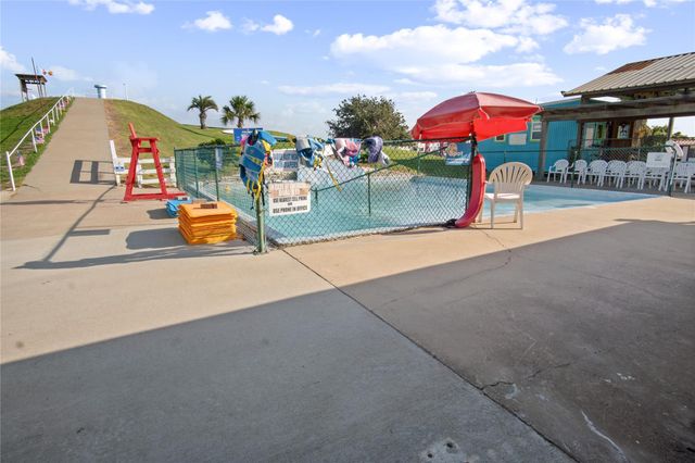2061 Highway 87, Crystal Beach, TX 77650