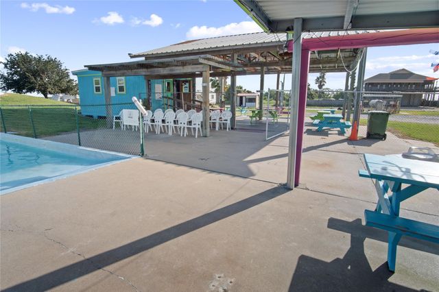 2061 Highway 87, Crystal Beach, TX 77650