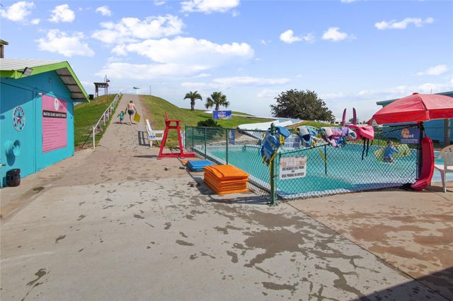 2061 Highway 87, Crystal Beach, TX 77650