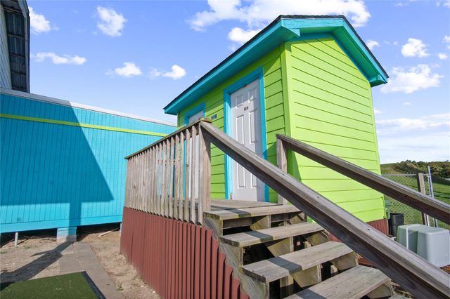 2061 Highway 87, Crystal Beach, TX 77650