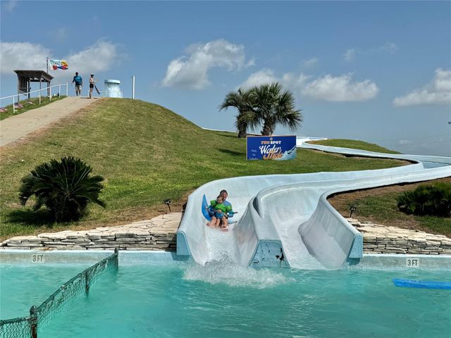 2061 Highway 87, Crystal Beach, TX 77650