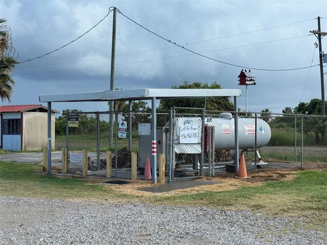 2061 Highway 87, Crystal Beach, TX 77650