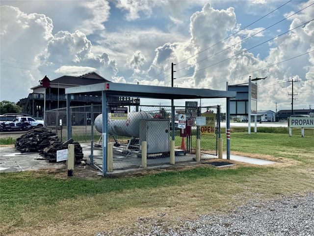 2061 Highway 87, Crystal Beach, TX 77650