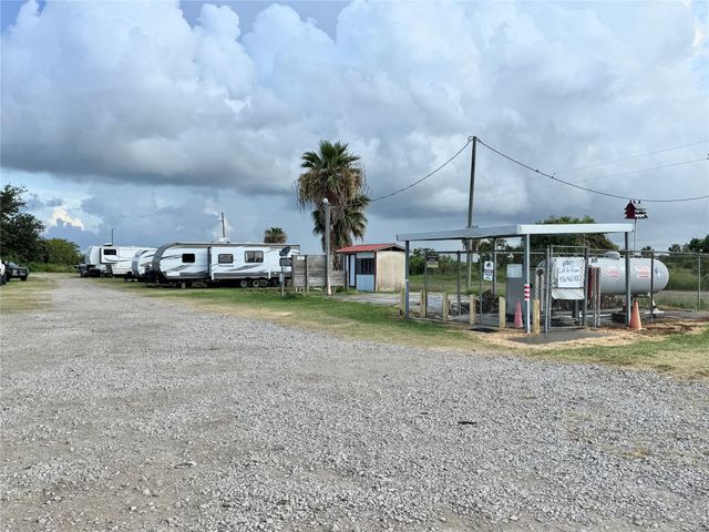 2061 Highway 87, Crystal Beach, TX 77650