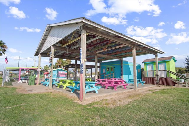2061 Highway 87, Crystal Beach, TX 77650