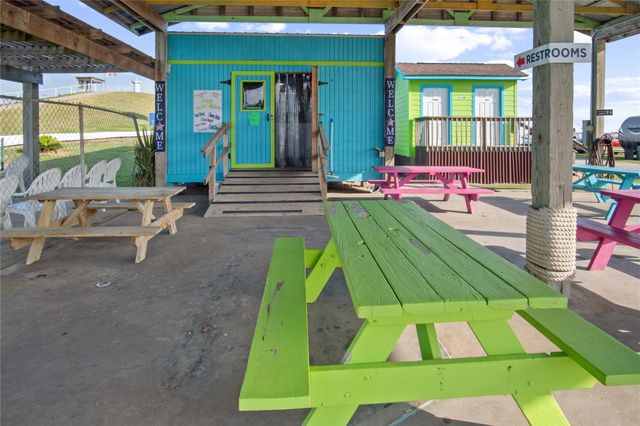 2061 Highway 87, Crystal Beach, TX 77650