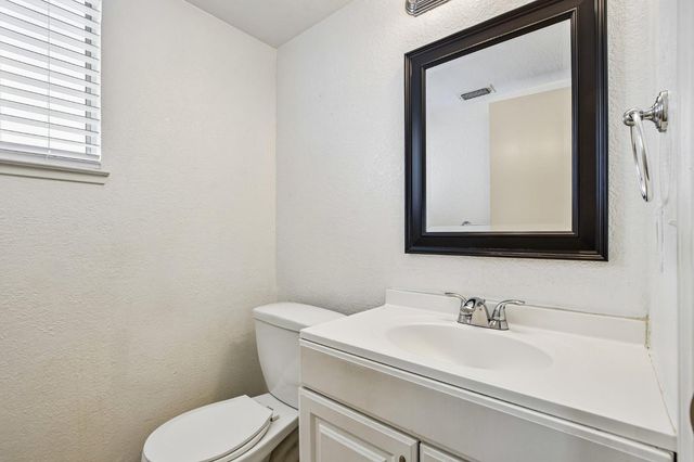 190 Saginaw Cir, Sacramento, CA 95833