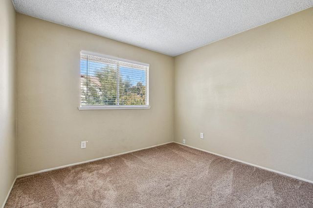 190 Saginaw Cir, Sacramento, CA 95833