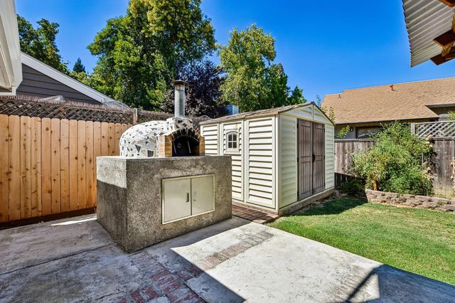 190 Saginaw Cir, Sacramento, CA 95833
