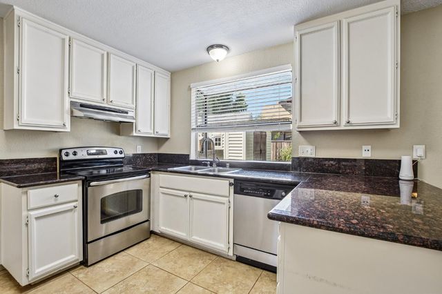 190 Saginaw Cir, Sacramento, CA 95833