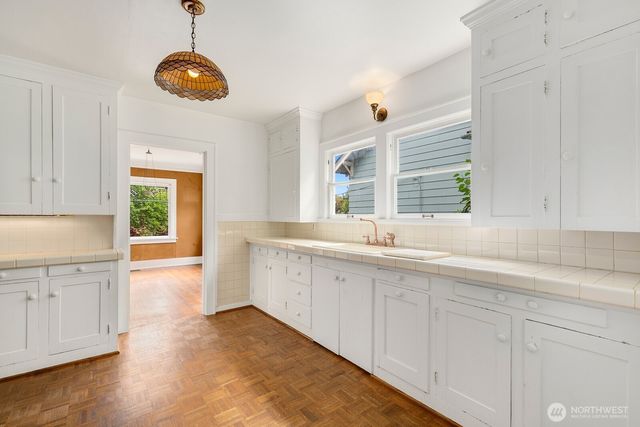 4725 4th Avenue NE, Seattle, WA 98105