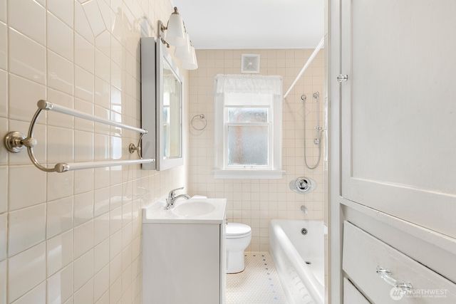 4725 4th Avenue NE, Seattle, WA 98105