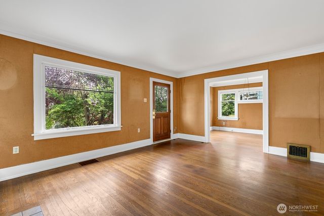 4725 4th Avenue NE, Seattle, WA 98105