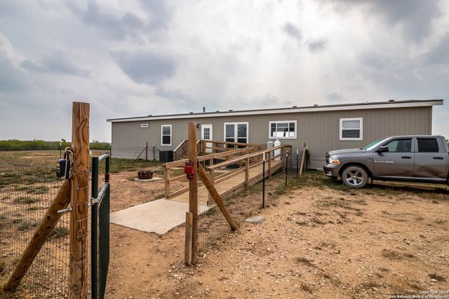 290 Lilly Bear Ln., Moore, TX 78057