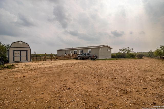 290 Lilly Bear Ln., Moore, TX 78057