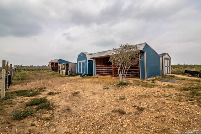 290 Lilly Bear Ln., Moore, TX 78057