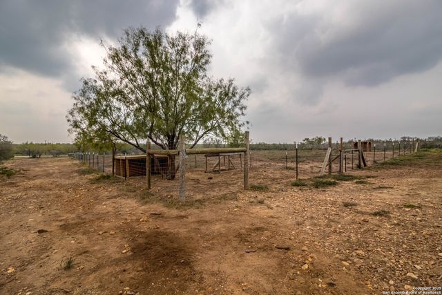 290 Lilly Bear Ln., Moore, TX 78057