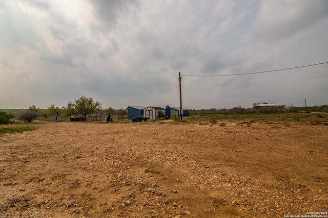 290 Lilly Bear Ln., Moore, TX 78057