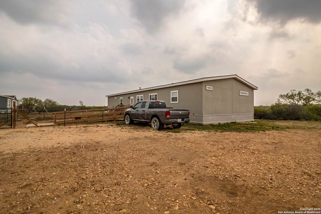 290 Lilly Bear Ln., Moore, TX 78057