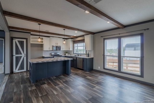 290 Lilly Bear Ln., Moore, TX 78057