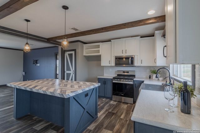 290 Lilly Bear Ln., Moore, TX 78057