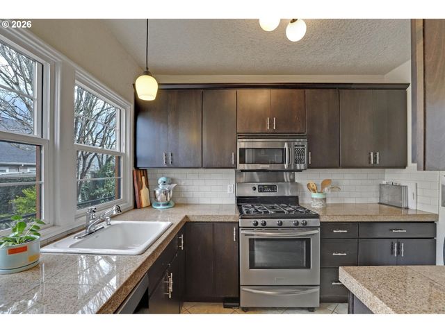 2025 Se CARUTHERS St 11, Portland, OR 97214