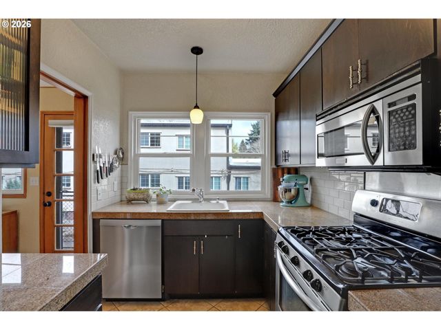 2025 Se CARUTHERS St 11, Portland, OR 97214