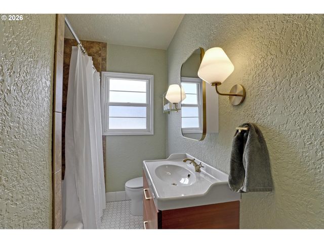 2025 Se CARUTHERS St 11, Portland, OR 97214