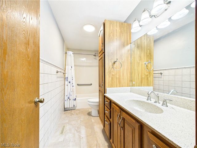 3206 Charles Drive, Vienna, WV 26105