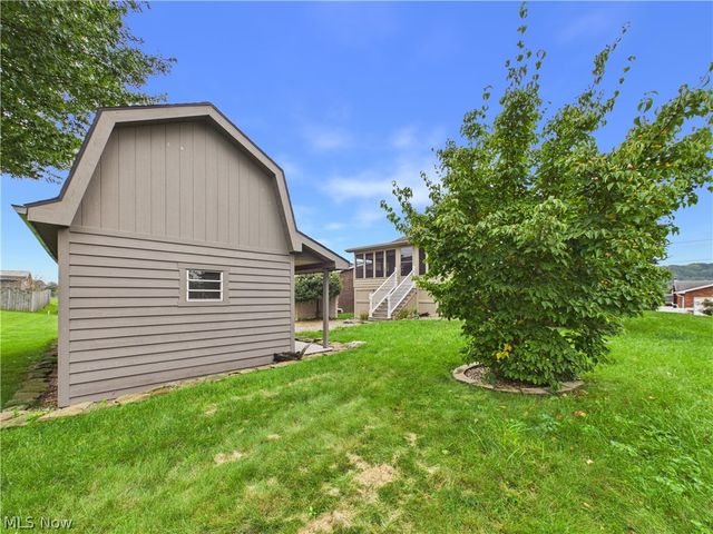 3206 Charles Drive, Vienna, WV 26105
