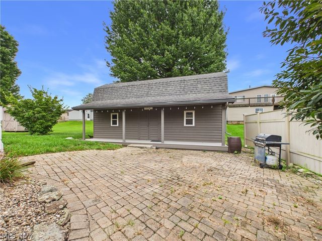 3206 Charles Drive, Vienna, WV 26105