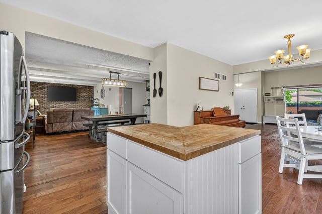 5245 170th Street, Oak Forest, IL 60452