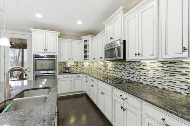 5177 Mountainbrook Cir, Hermitage, TN 37076