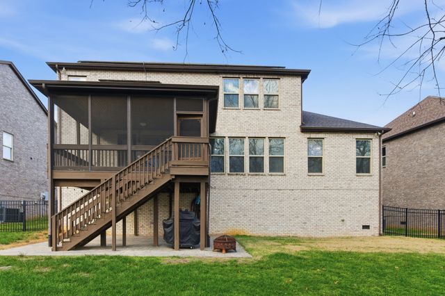 5177 Mountainbrook Cir, Hermitage, TN 37076