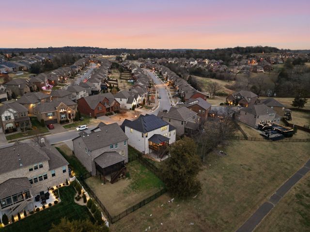 5177 Mountainbrook Cir, Hermitage, TN 37076