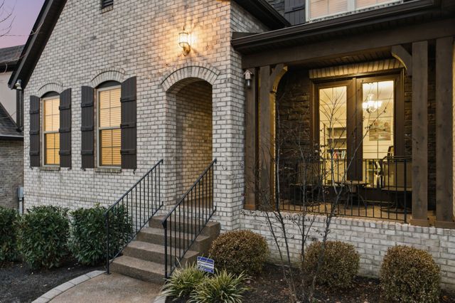 5177 Mountainbrook Cir, Hermitage, TN 37076