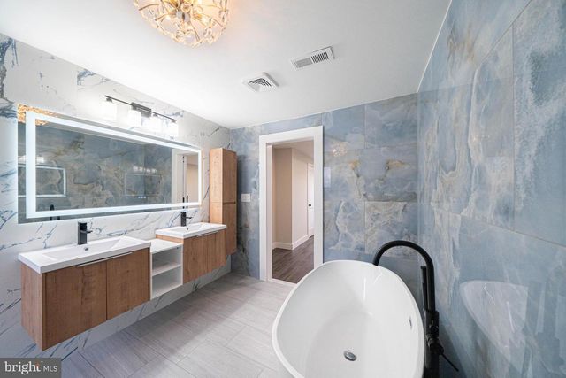 1226 S 6TH ST, Philadelphia, PA 19147