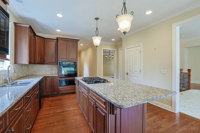 7919 Mitchell Farm Lane, Montgomery, OH 45242