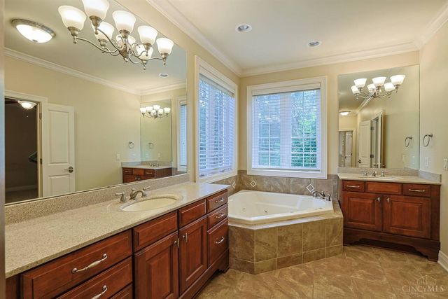 7919 Mitchell Farm Lane, Montgomery, OH 45242