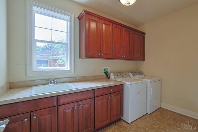 7919 Mitchell Farm Lane, Montgomery, OH 45242