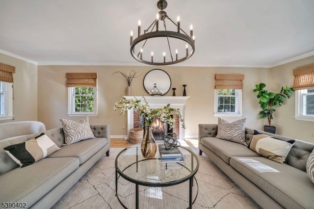 6 E Greenbrook Rd, North Caldwell Boro, NJ 07006