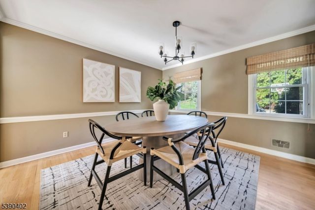 6 E Greenbrook Rd, North Caldwell Boro, NJ 07006