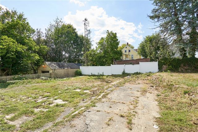 2154 12th Street SW, Akron, OH 44314