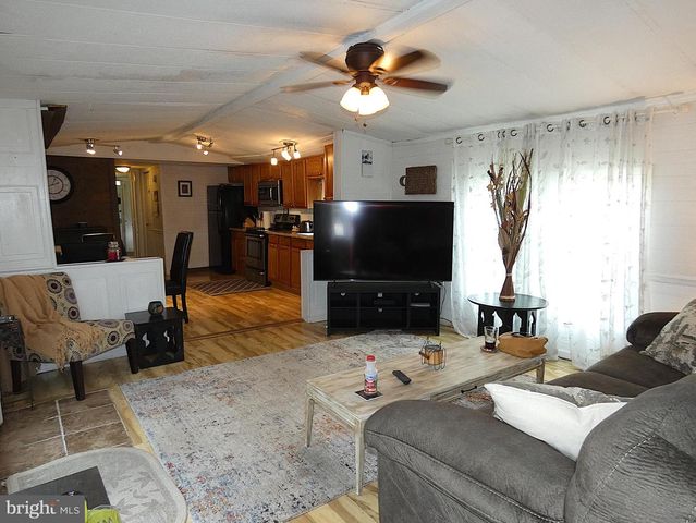 36 DALLAS DR, Grantville, PA 17028