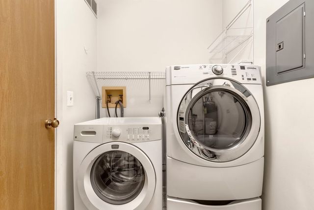 304 Glasgow Lane X1, Schaumburg, IL 60194