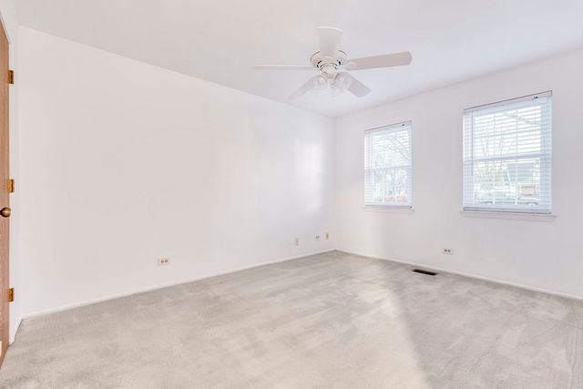 304 Glasgow Lane X1, Schaumburg, IL 60194